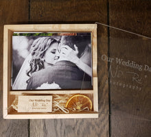 Load image into Gallery viewer, Maple Wood &amp; Acrylic 6x4 Photography Presentation Box + USB Logo Engraved
